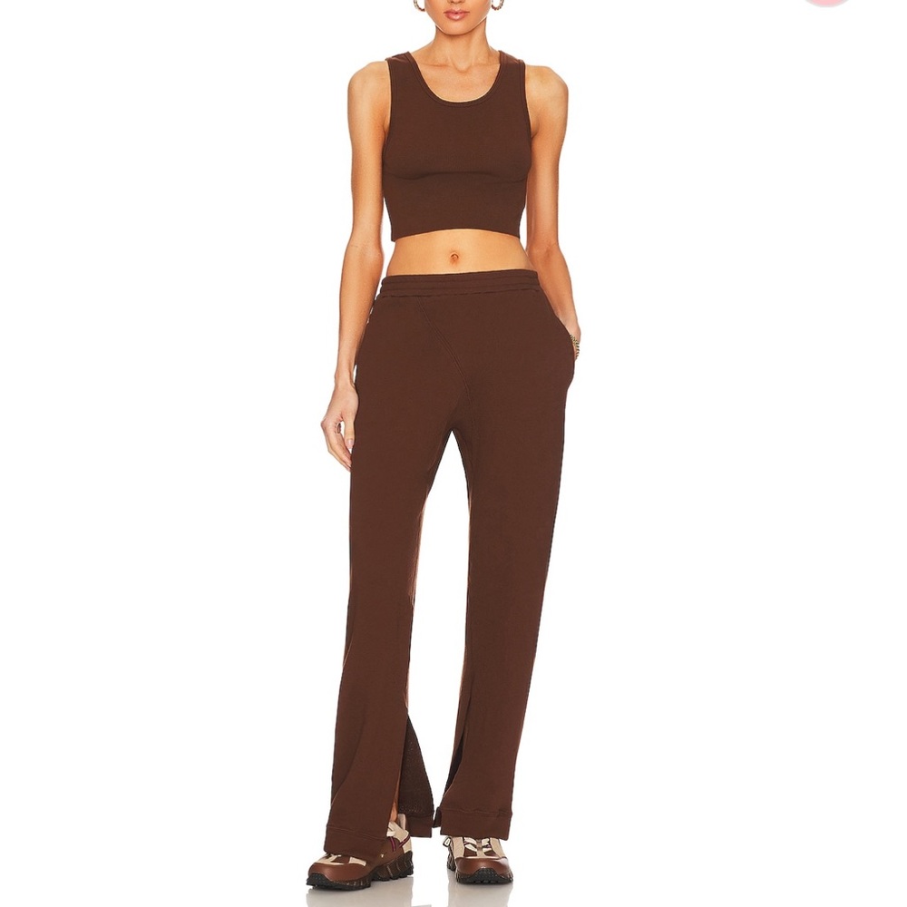 Strut this Levi jogger. One size. Black
